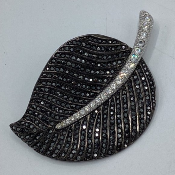 - Kenneth Jay Lane Leaf Pin - Picture 2 of 3